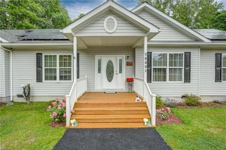 10402 Freewelcome Ln, Gloucester, VA 23061