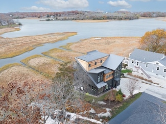 10 Chestnut Place, Hingham, MA 02043