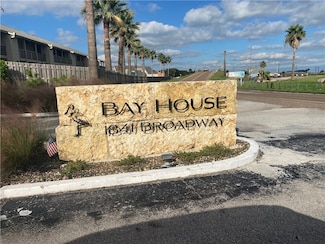 2104 Bayhouse Dr, Rockport, TX 78382