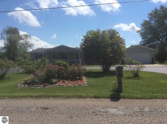 490 Witbeck Dr, Clare, MI 48617