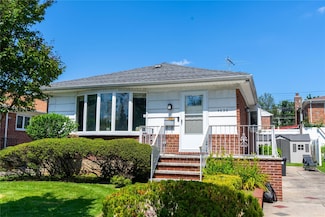 4639 247th St, Little Neck, NY 11362