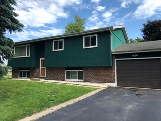 1509 Evergreen St, Holiday Hills, IL 60051