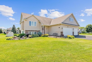 8649 Independence Dr, Chisago City, MN 55013