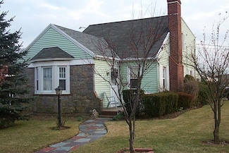 89 S Kensington Ave, Rockville Centre, NY 11570