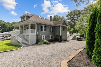 59 Sunset Ave, Westport, MA 02790