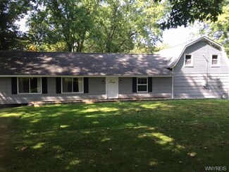 25 N Edgewood Dr, Springville, NY 14141