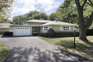 3147 Bellwood Ln, Glenview, IL 60026
