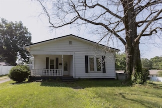 215 N Mart St, Morganfield, KY 42437