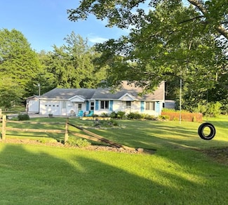 1233 Gunton Dr, Fairview, PA 16415