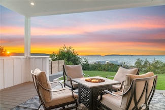 930 2nd St, Mukilteo, WA 98275