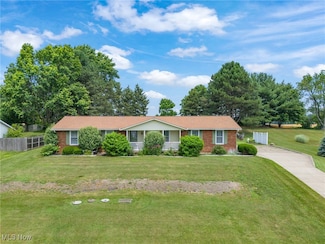 1133 Scenicrest St NW, Uniontown, OH 44685