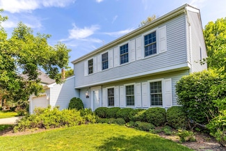 1338 Trinity Place, Libertyville, IL 60048