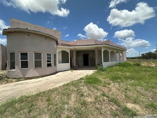 210 Cleo Ln, Poteet, TX 78065
