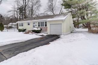 65 Jackson Rd, Bloomfield, CT 06002