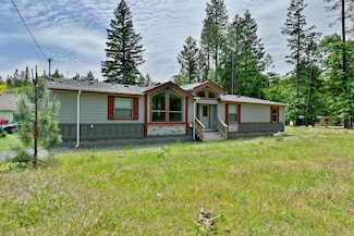 261 White Oak Dr, Cave Junction, OR 97523