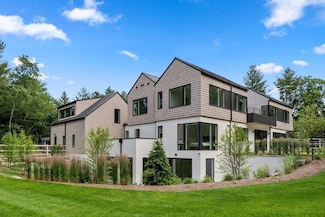 286 Country Dr, Weston, MA 02493