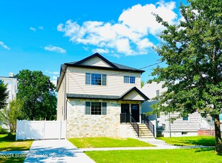 569 Watchogue Rd, Staten Island, NY 10314