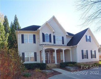 221 Inglewood Dr, Morganton, NC 28655