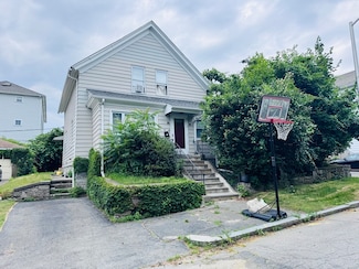 9 Daniels St, Worcester, MA 01604