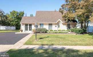 7 Canal Rd, Levittown, PA 19057