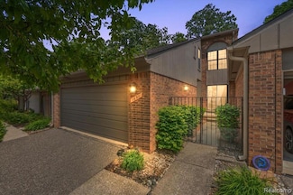 1691 Lodge Pole Ln, Rochester Hills, MI 48309
