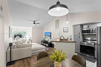 12870 Vista Isles Dr Unit 526, Plantation, FL 33325
