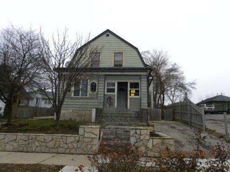 210 Cherry St, Elgin, IL 60120