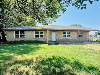 373 Center Ave, Chickasha, OK 73018