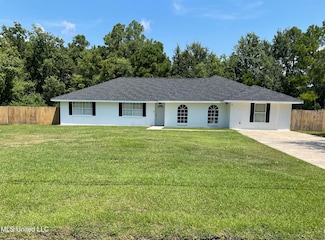 106 Piney Ridge Rd, Waveland, MS 39576