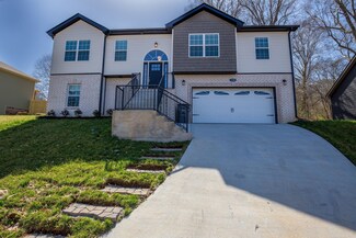 1008 Racker Dr, Clarksville, TN 37043