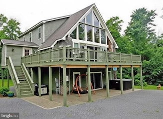 220 Woodlands Hill Ln, Oakland, MD 21550