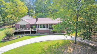 1517 Deerfield Way, La Follette, TN 37766