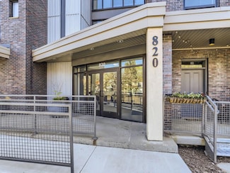820 Emerald St Unit 402, Saint Paul, MN 55114