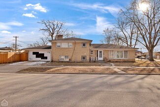 4255 Birchwood Ave, Skokie, IL 60076