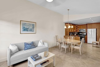 121 Waterside Dr, Hypoluxo, FL 33462