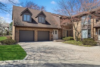 32 Queens Ct Unit Q32, Westchester, IL 60154