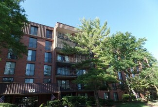 123 Acacia Cir Unit 305, Indian Head Park, IL 60525