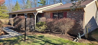 647 Pebble Place Dr, Delaware, OH 43015