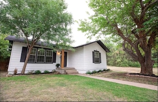 1225 S Brazos St, Weatherford, TX 76086