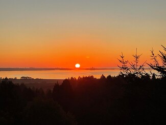 799 Crestwood Dr, Arcata, CA 95521
