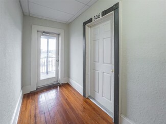 11 N Central Ave Unit 306, Umatilla, FL 32784