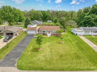 703 Leo Rd, Jackson, MI 49203