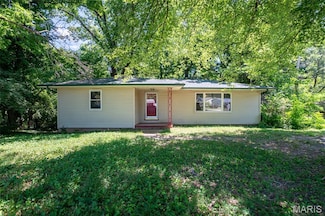 2 Willow Dr, Fairview Heights, IL 62208