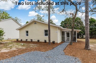 114 NW 14th St, Oak Island, NC 28465
