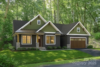 120 Ivywood Ln, Laurel Park, NC 28739