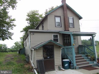 66 Island Rd, Bridgeport, NJ 08014