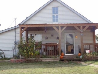 712 E Cavalry St, Cordell, OK 73632