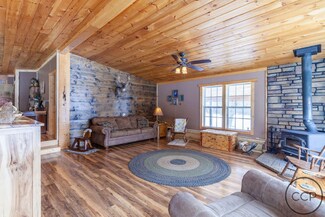 1642 E Arthur Rd, Rothbury, MI 49452