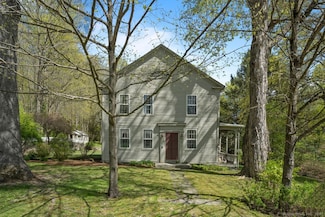 212 Main St N, Woodbury, CT 06798