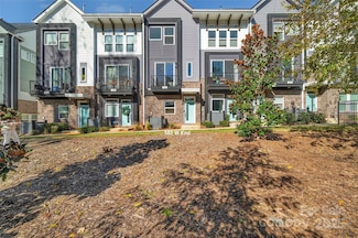 582 W End Dr, Charlotte, NC 28208